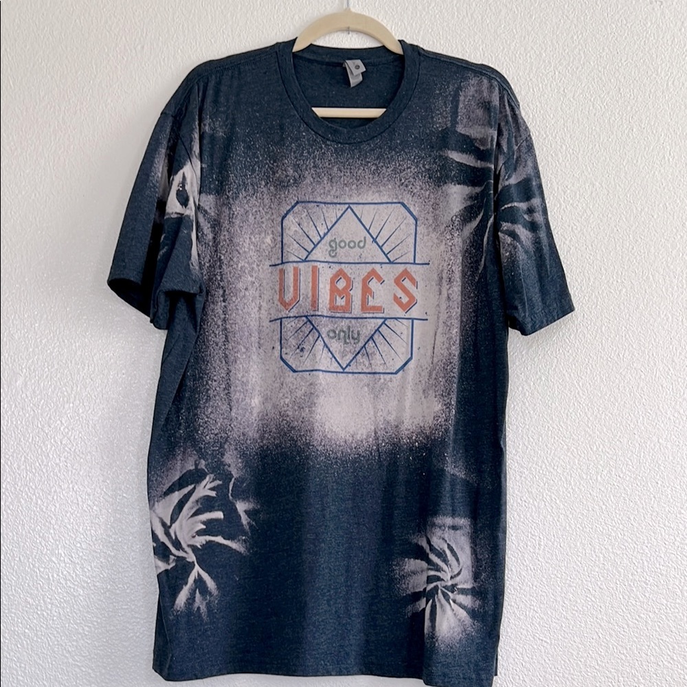 “Good Vibes Only” soft short sleeve tee, size XXL
